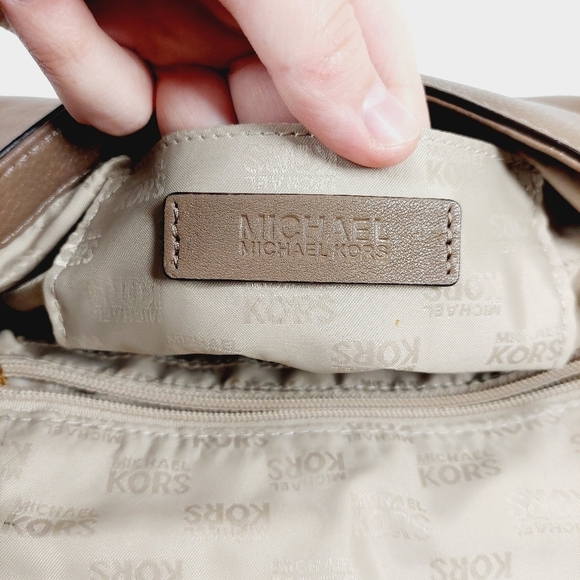 Michael Kors Beverly Leather Oversize Clutch Tan 0015 - Picture 14 of 16